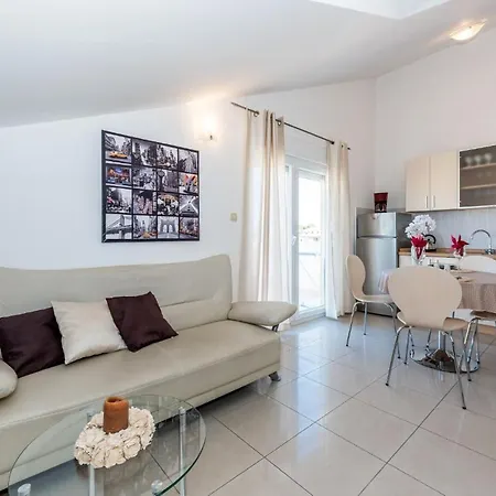 Apartment Helena Lux *