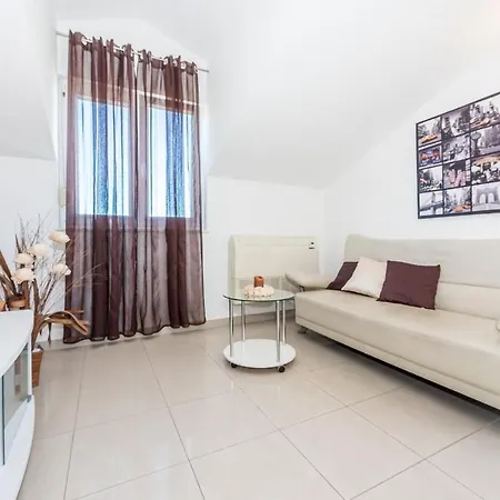 Apartment Helena Lux *