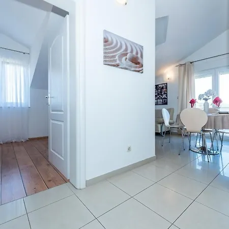 Apartment Helena Lux *